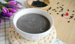 黑豆黑芝麻豆浆功效,滋补养生，润泽身心